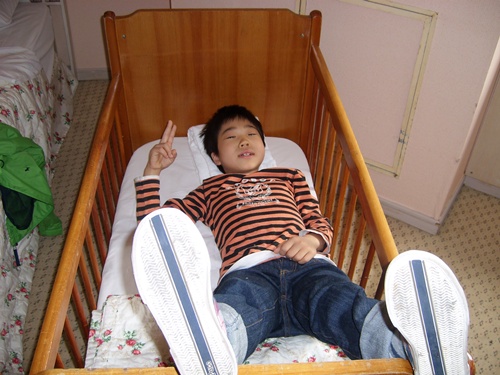 동현을 위한 아기침대