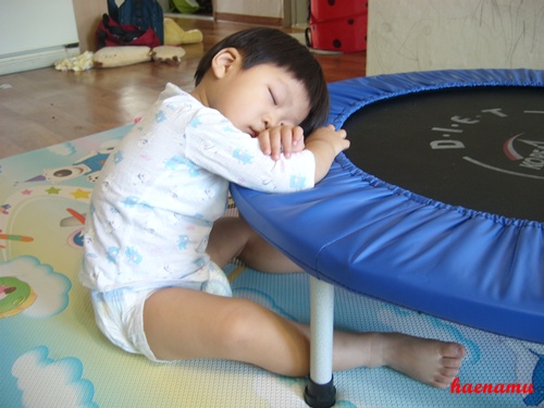 동현, 지쳐 잠들다-2